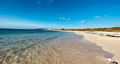 Oceanview villa with private pool, 5 mins to beach