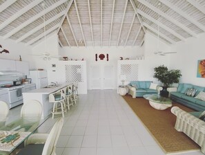 Smart-tv, videospil, bøger, stereoanlæg