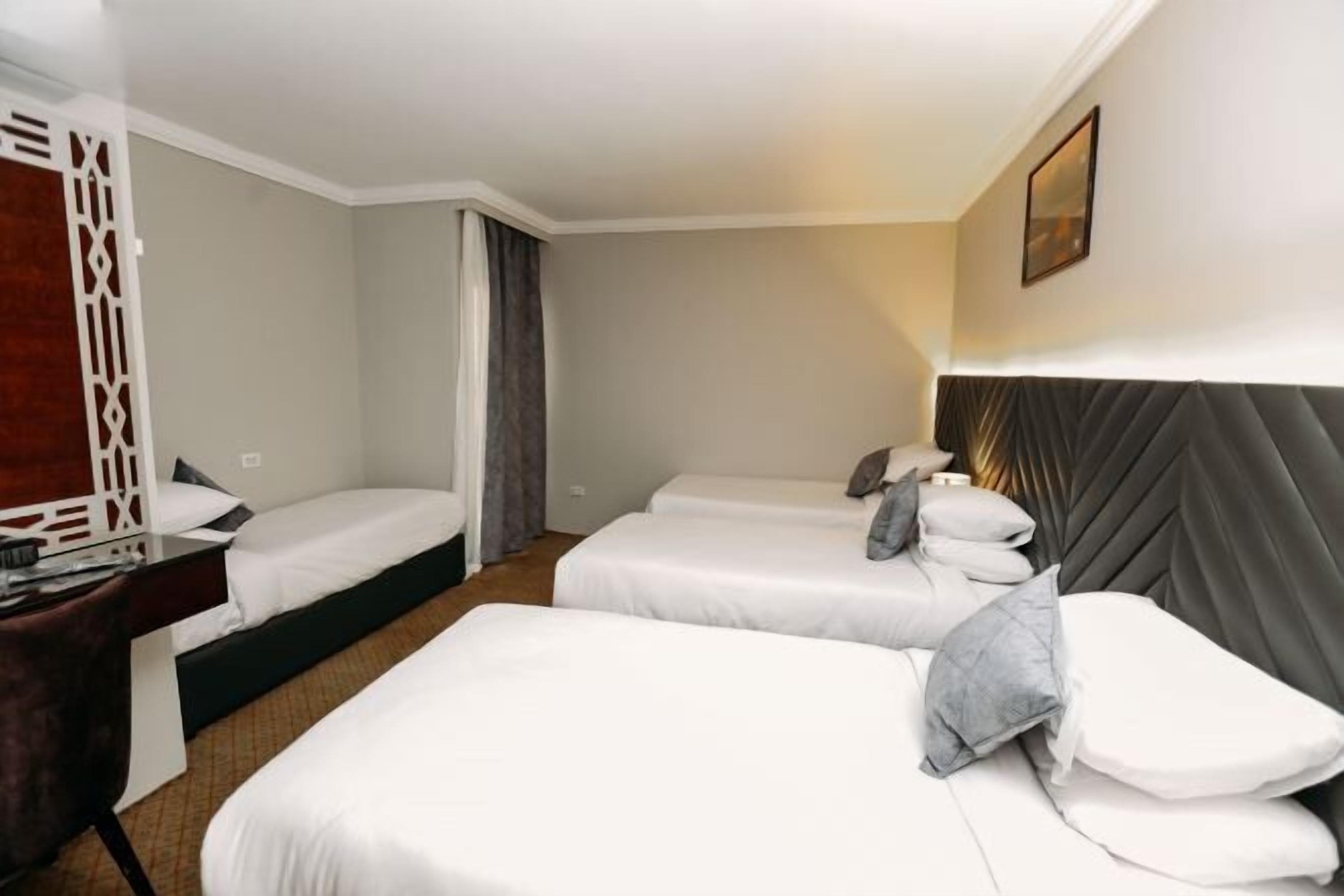 高档床上用品、羽绒被、加厚床垫、迷你吧