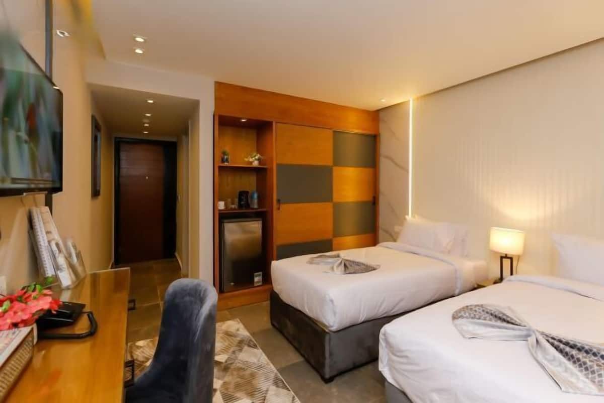 2 bedrooms, premium bedding, down comforters, pillowtop beds