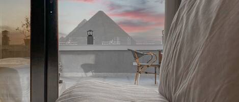 Deluxe Double/Twin Room - Pyramids View With Terrace | Premium bedding, down duvets, pillow-top beds, minibar