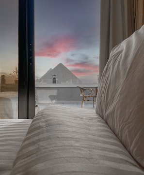 Deluxe Double/Twin Room - Pyramids View With Terrace | Premium bedding, down duvets, pillow-top beds, minibar - Khan Duidar Inn - Pyramids View Rooftop (Giza)