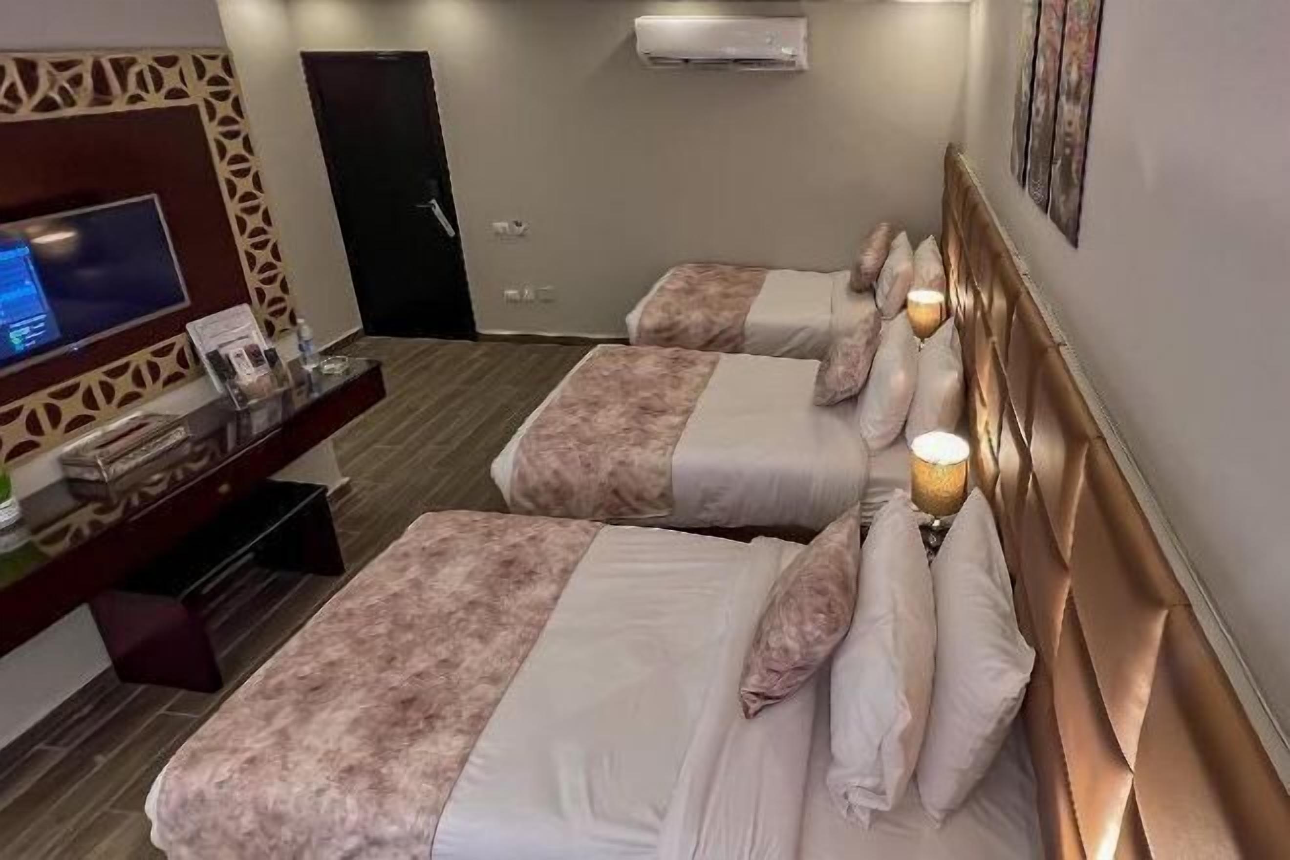 高档床上用品、羽绒被、加厚床垫、迷你吧