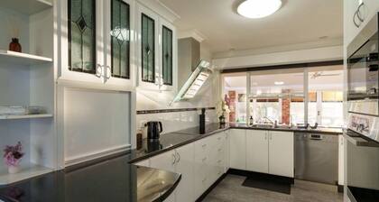 5acres, 5bdr, Hunter Valley Vineyards, Fireplace, Pool, Secluded, Nature views