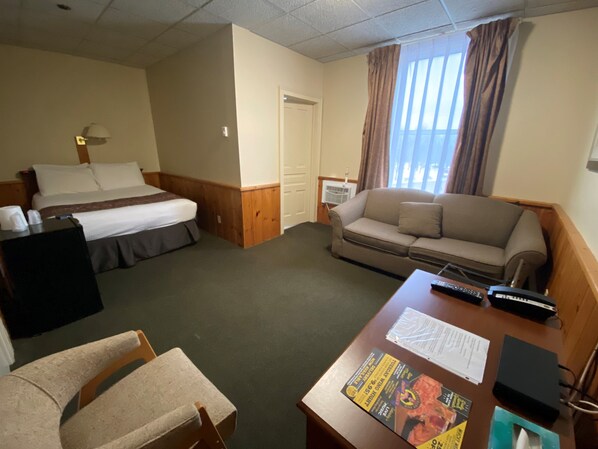 Basic Queen With Sofa