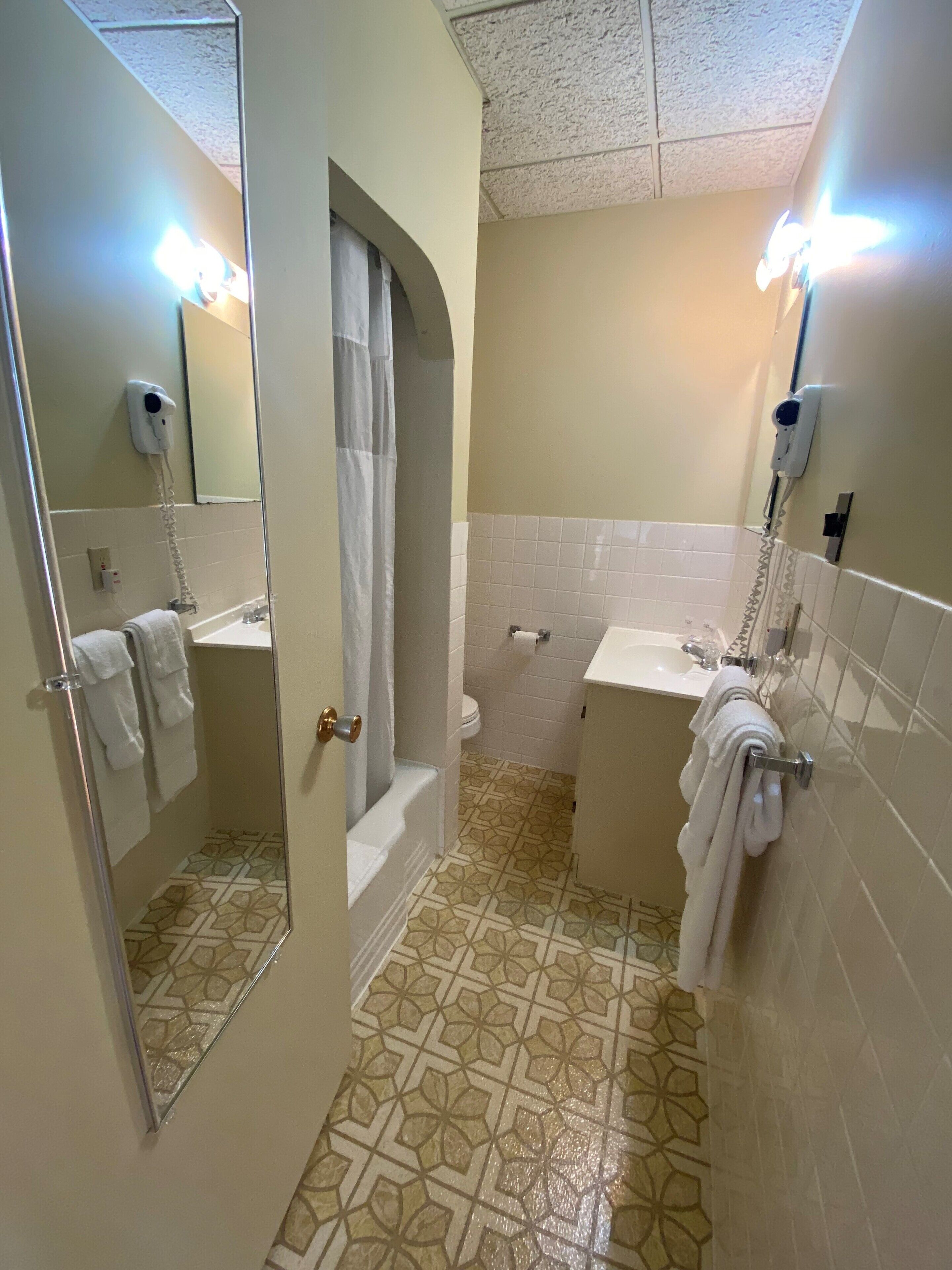 basic double room | bathroom | hair dryer, towels, soap, shampoo