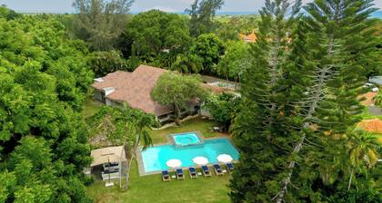 3 min from minitas beach and direct access to the golf camp...