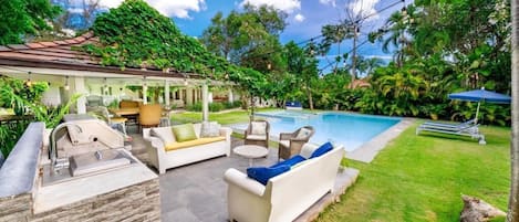 Outdoor pool, a heated pool