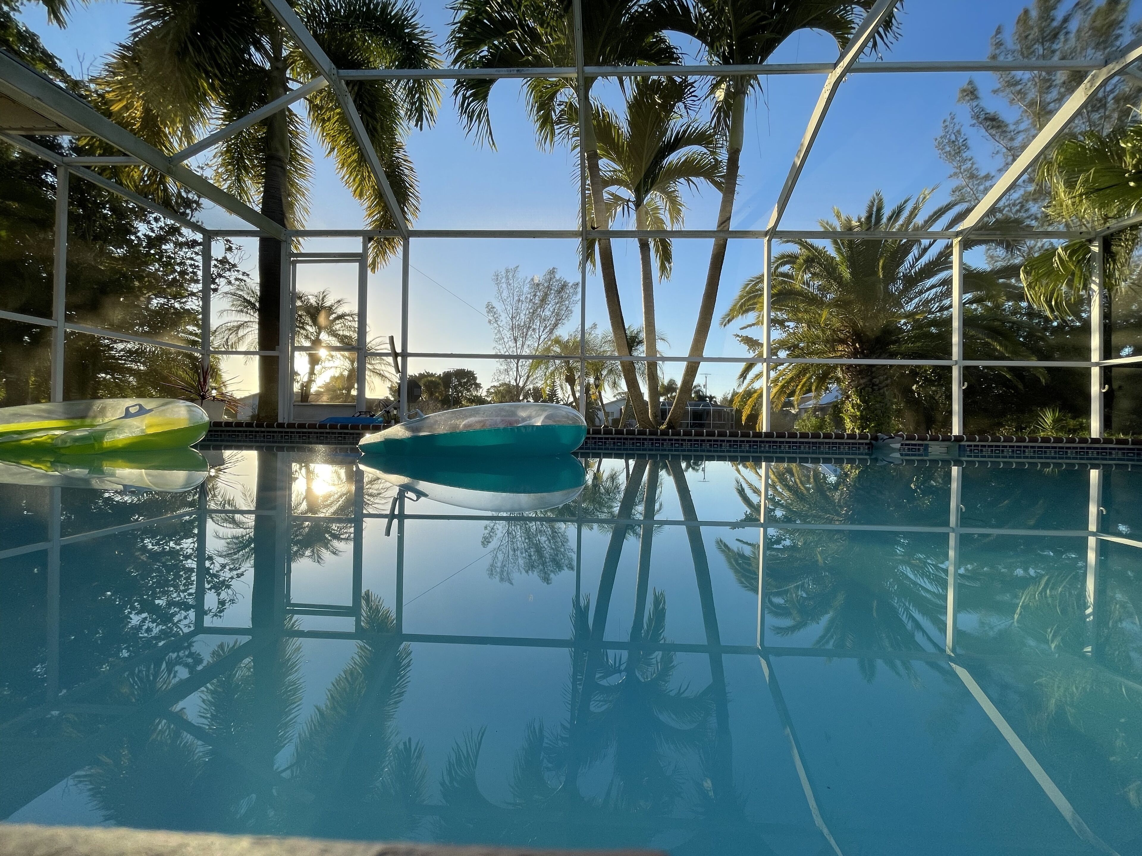 Alberca al aire libre y alberca climatizada