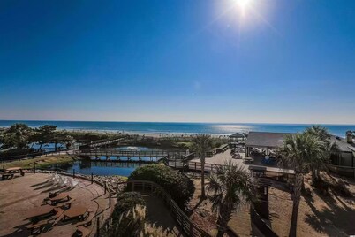 Stunning View Direct Oceanfront Clean 2BR-Indoor/Outdoor Pools and Lazy River