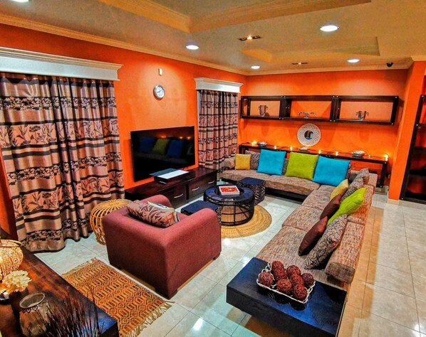 Smart TV - Super spacious (Quatre Bornes)