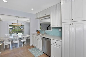 Fridge, microwave, oven, stovetop - Waterfront Property E. Quogue Minutes From The Hamptons (East Quogue)