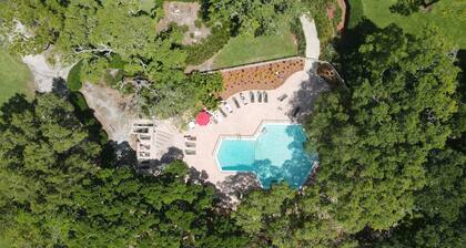 Cozy Condo Steps From Valspar! Putting, Wine, TV