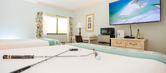 Cozy Condo Steps From Valspar! Putting, Wine, TV