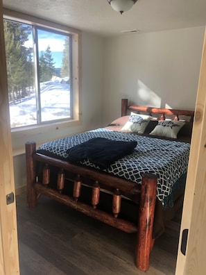 3 bedrooms, WiFi, bed sheets - Beautiful Cabin located in the Little Belt Mountains (White Sulphur Springs)