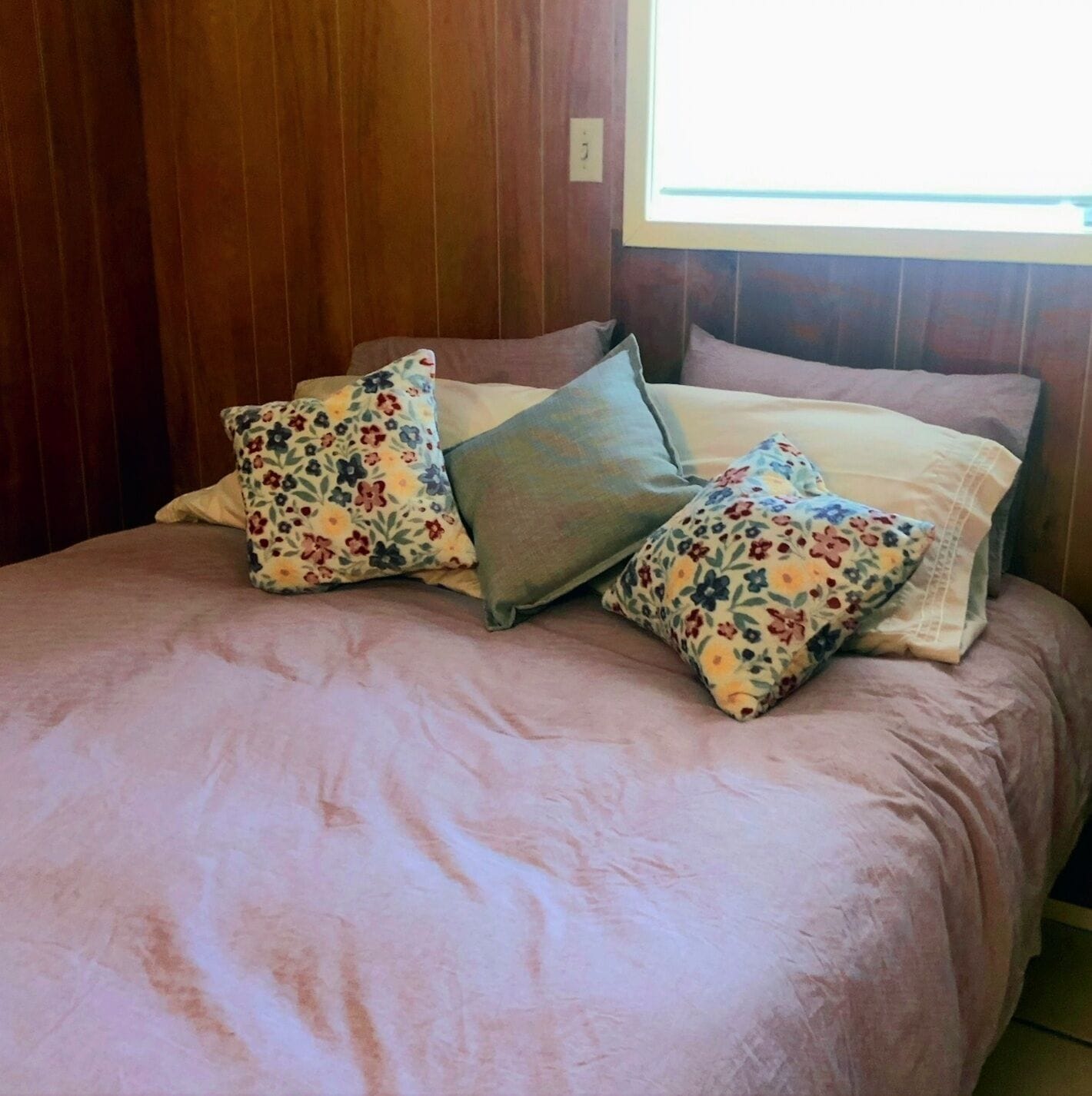 Studio with private entrance, centrally located