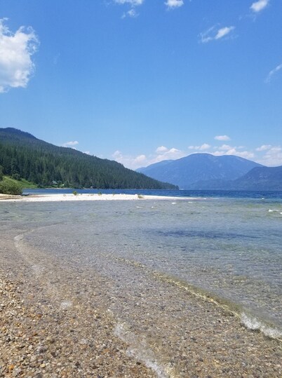 Private mountain view haven in the beautiful West Kootenays