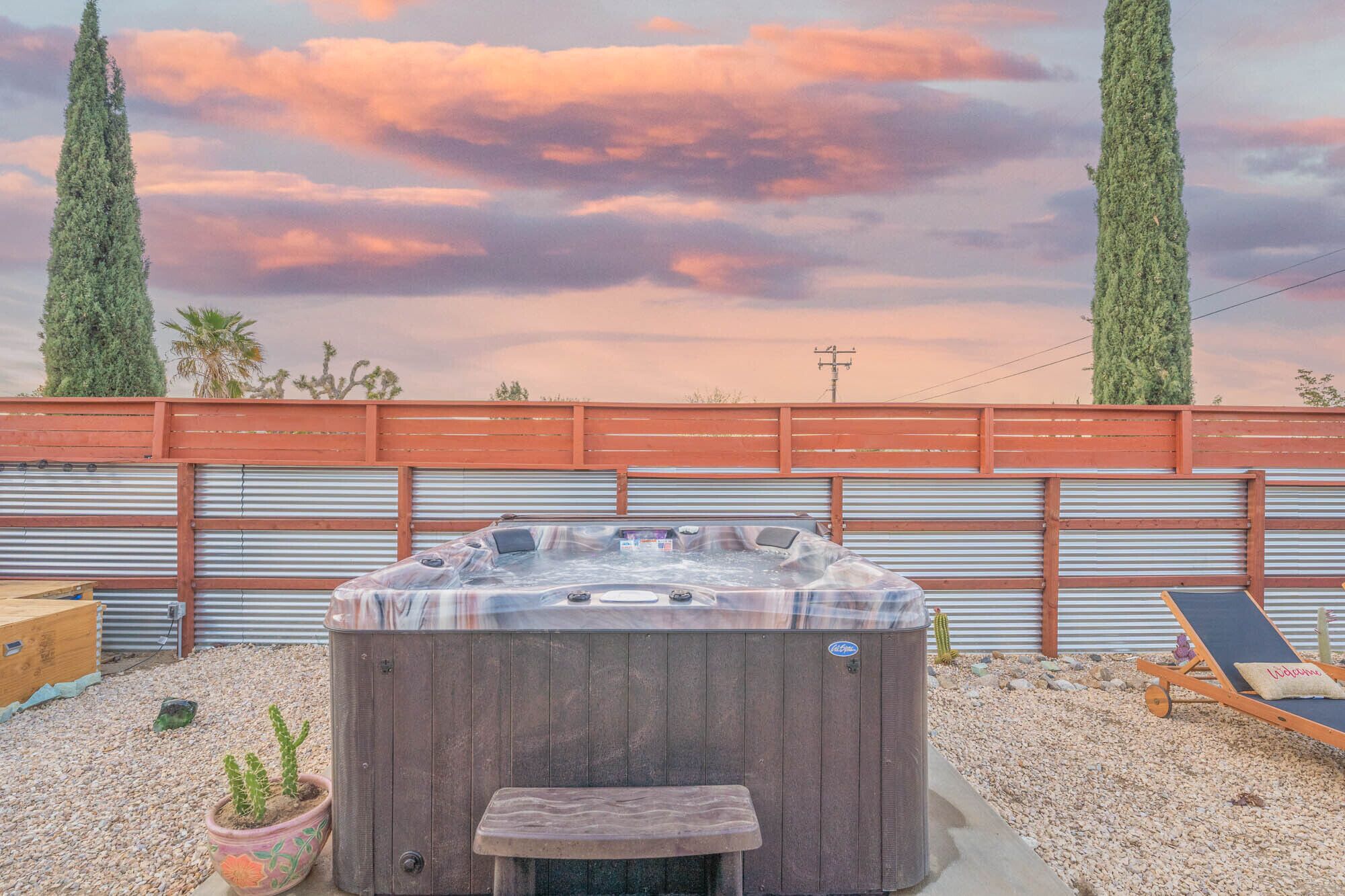 ~Relaxing & Cozy~ | Hot Tub | Cowboy Pool | Firepit | BBQ | Hammocks ~SurMirage~