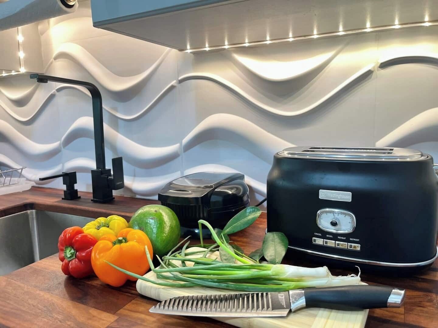 Geladeira, micro-ondas, fogão, cooktop