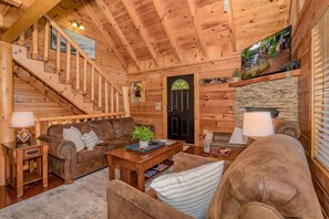 Smart TV, fireplace - Heavenly Haven - 6 Mins from Downtown Gatlinburg! (Gatlinburg)