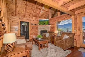 Smart TV, fireplace - Heavenly Haven - 6 Mins from Downtown Gatlinburg! (Gatlinburg)