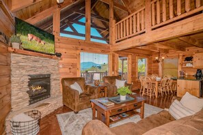 Smart TV, fireplace - Heavenly Haven - 6 Mins from Downtown Gatlinburg! (Gatlinburg)