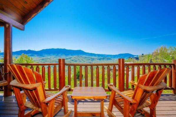 Property grounds - Heavenly Haven - 6 Mins from Downtown Gatlinburg! (Gatlinburg)