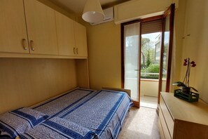 2 bedrooms, iron/ironing board, WiFi, bed sheets - Apartment with sea view and parking space (Viareggio)
