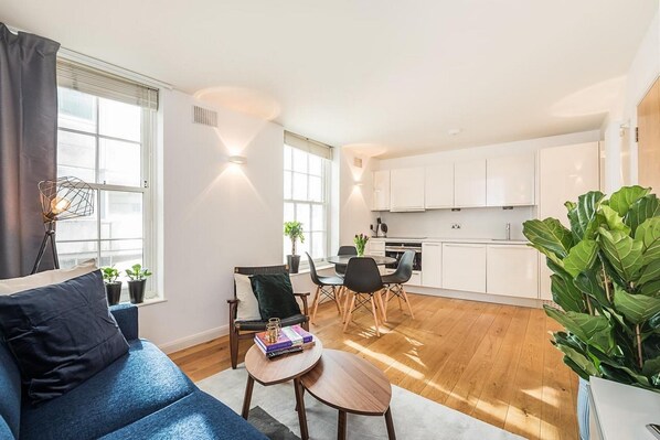 Apartment (1 Bedroom) | Wohnbereich