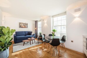 Appartement (1 Bedroom) | Salle de séjour