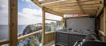 The Cliff Hanger with Hot tub and Ocean views