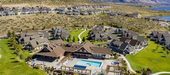 4 Bedroom Cottage on Osoyoos Lake - Private Beach and Clubhouse