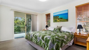 4 bedrooms, WiFi - 32 Bombala Crescent - Rainbow Beach. Plenty of space, fenced, pets, Wifi (Rainbow Beach)