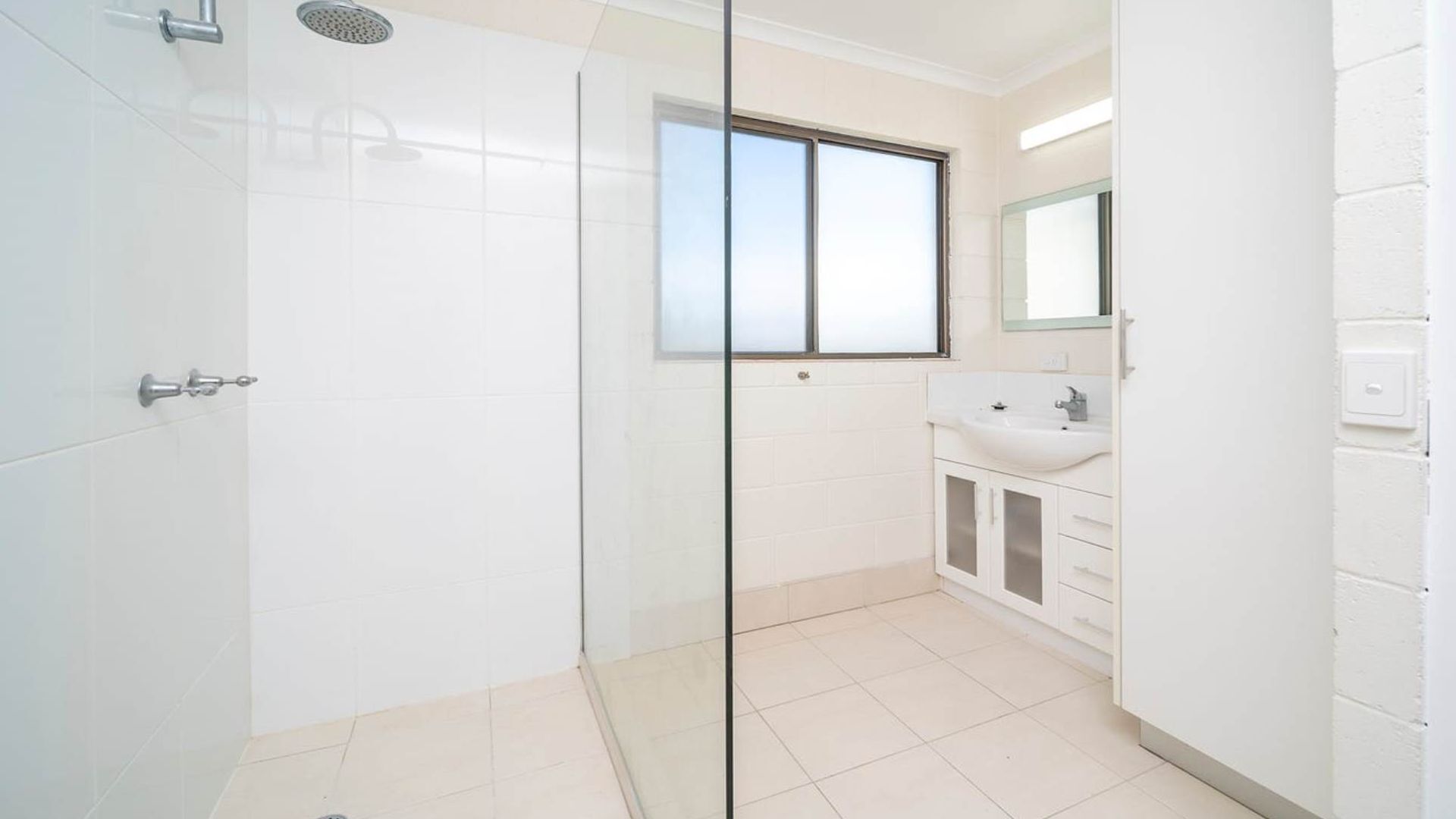 26 Rumbalara Avenue - Rainbow Beach. Beautifully presented beach house comfortably accommodates — image 12