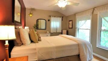 2 bedrooms, travel cot, bed sheets