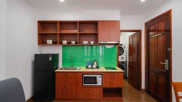 Apartment, 1 Bedroom, Balcony, City View | Private kitchen