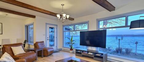 Télévision, cheminée