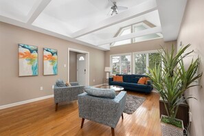 TV - 💎 Midtown Gem, close to Everything! (Charlotte)