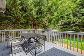 Outdoor dining - 💎 Midtown Gem, close to Everything! (Charlotte)