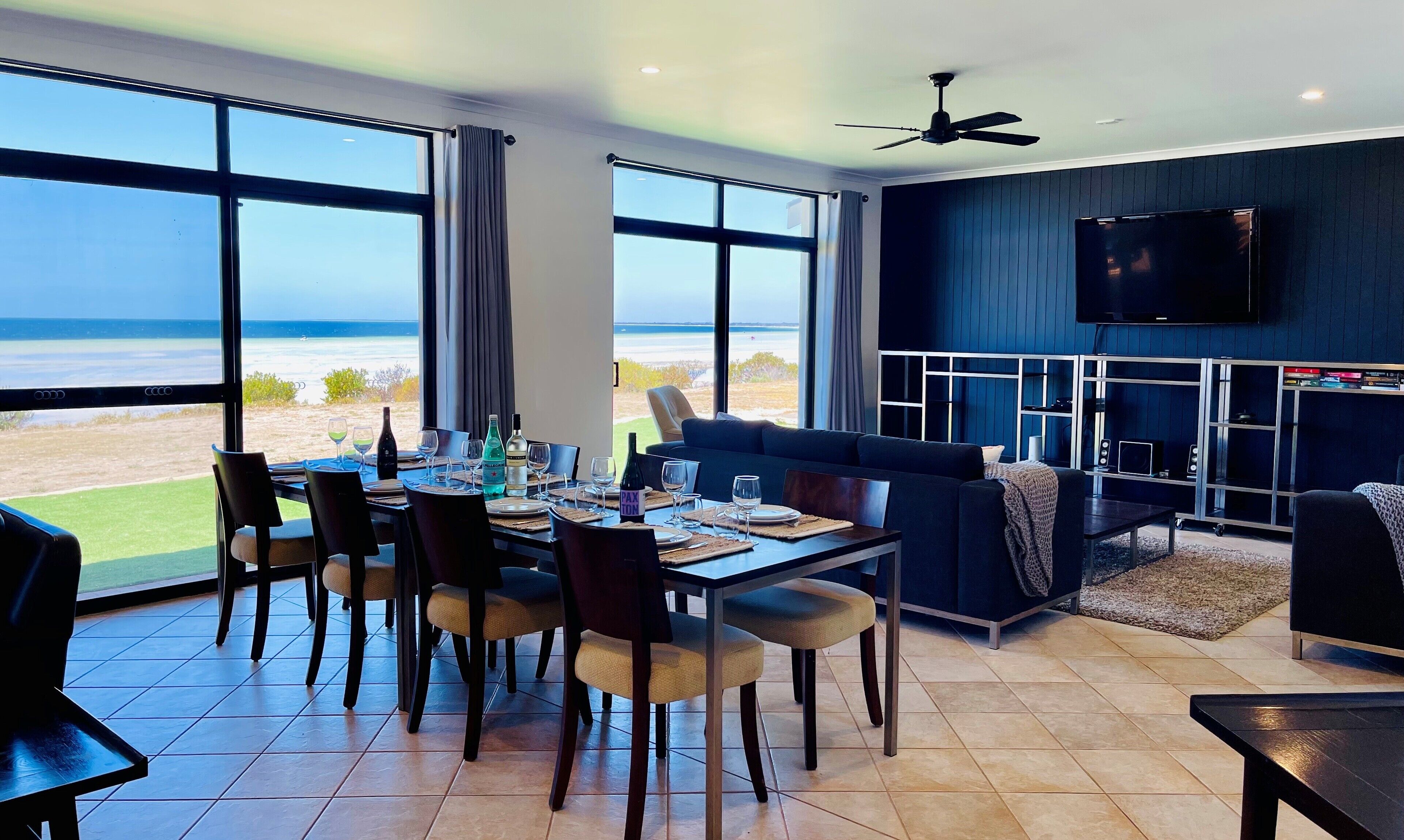 Absolute Beachfront Holiday House with unrestricted Seaview's- Corny Point — image 2