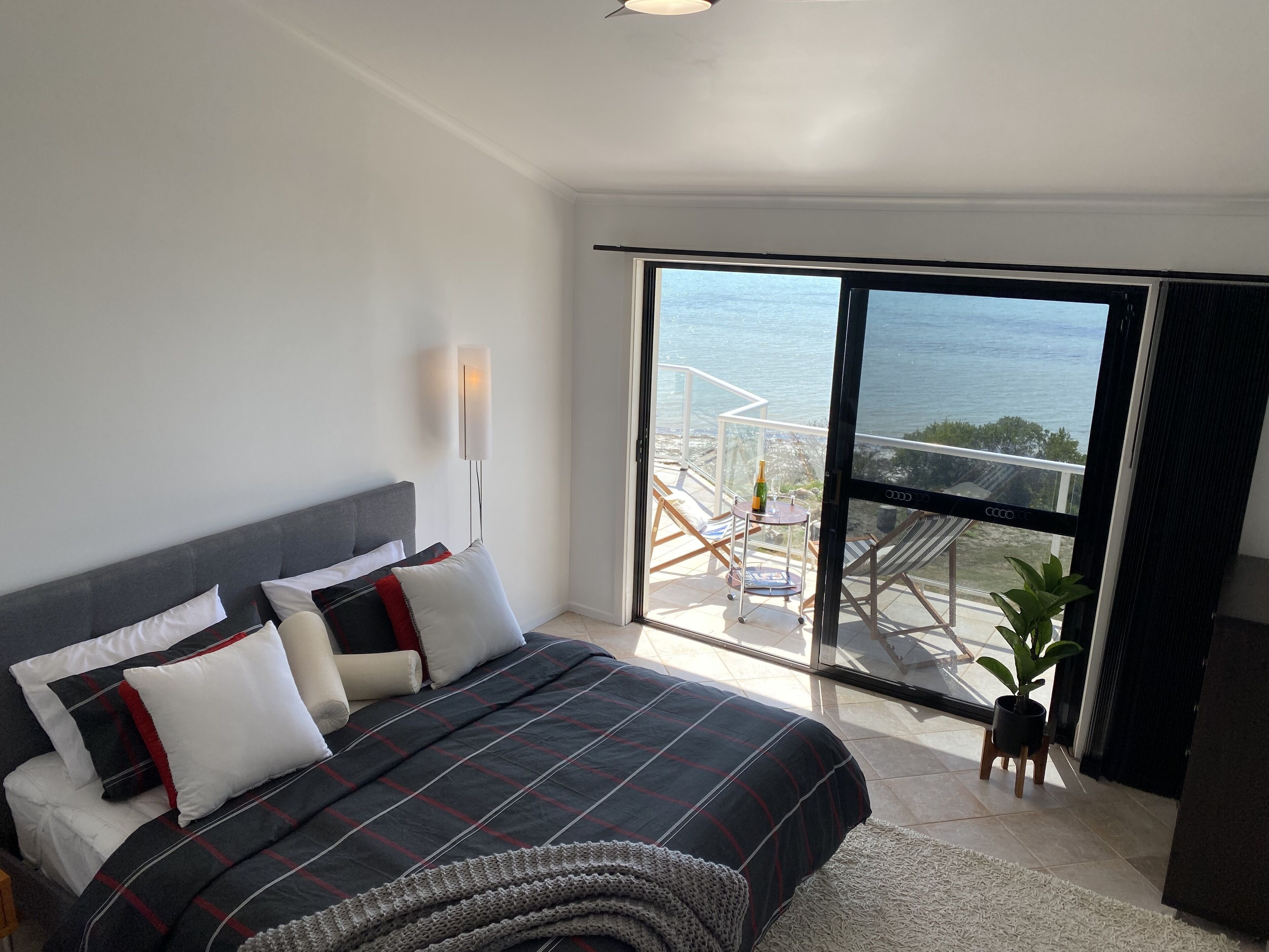 Absolute Beachfront Holiday House with unrestricted Seaview's- Corny Point — image 7