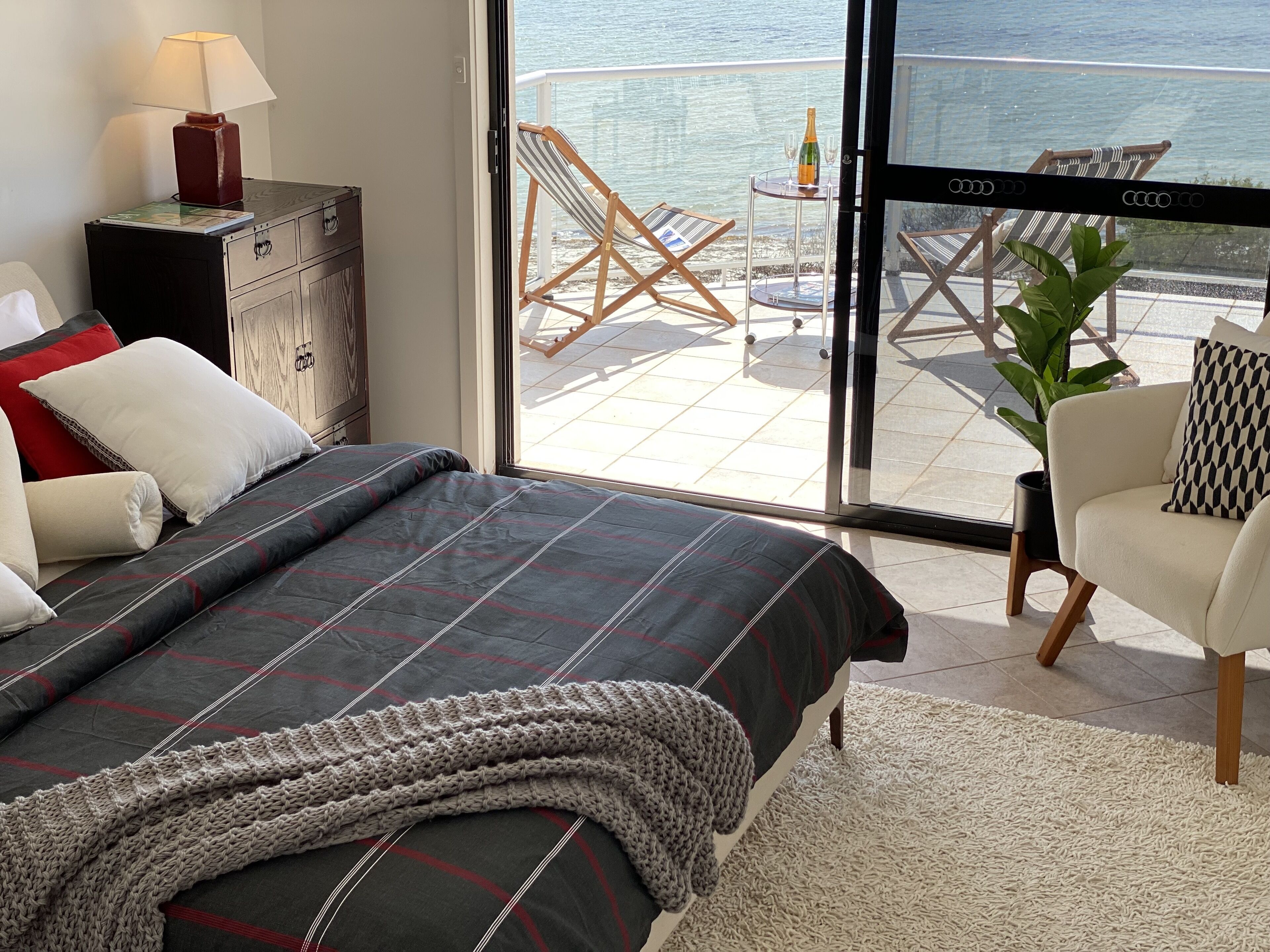 Absolute Beachfront Holiday House with unrestricted Seaview's- Corny Point — image 9