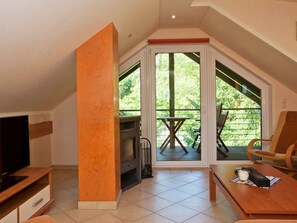 Fernseher, Kamin, Stereoanlage