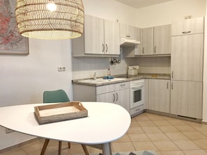 Frigorifero, forno, piano cottura