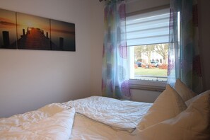2 bedrooms, iron/ironing board, bed sheets