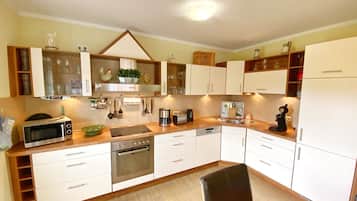 KylskÄp, mikrovÄgsugn, ugn och spishÀll