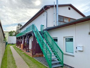 Unclassified image, 3 of 18, button