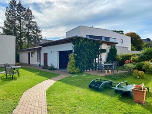 Unclassified image, 5 of 18, button