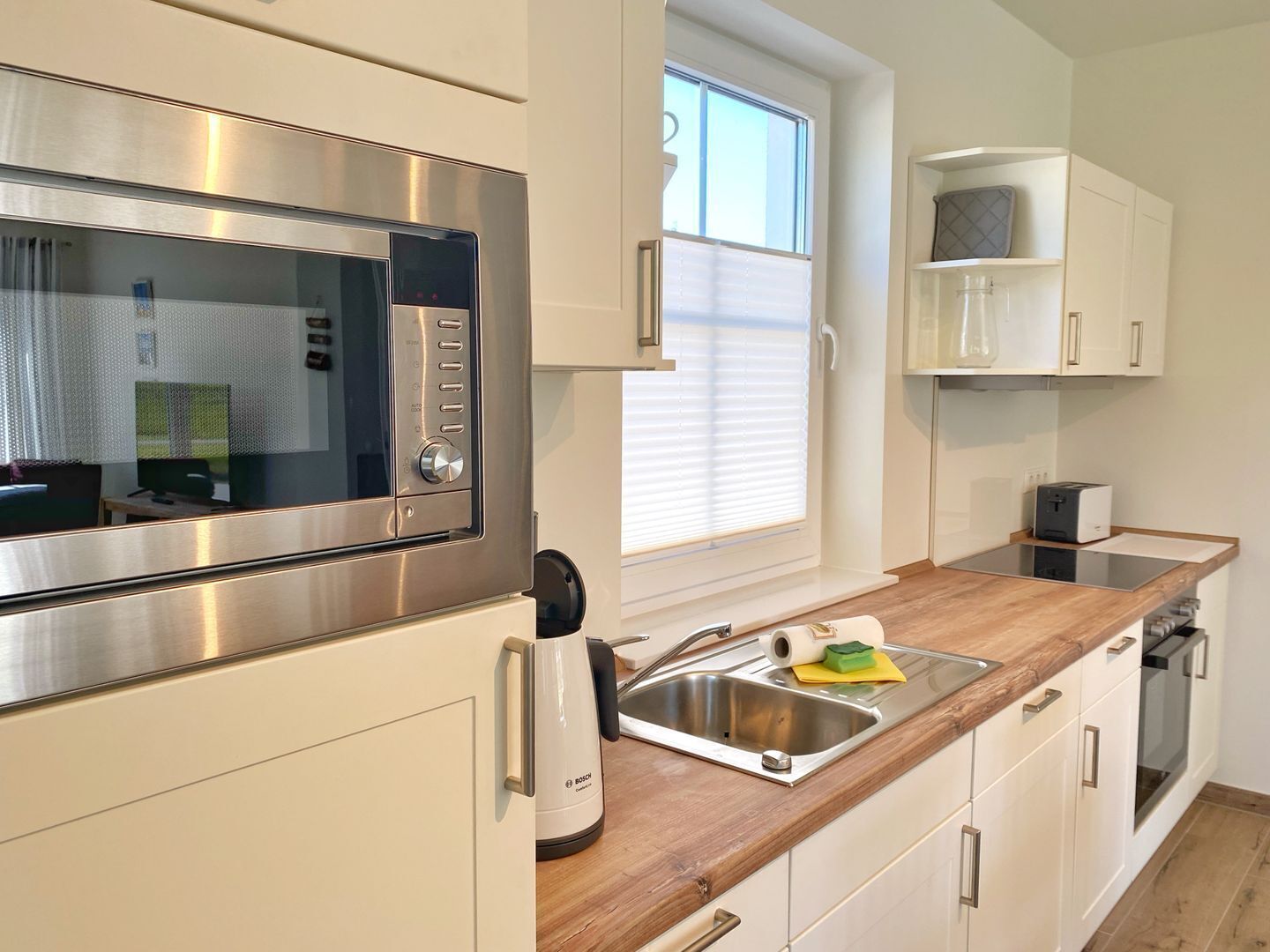 Refrigerador, microondas, horno y parrilla de estufa 