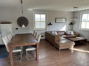 Unclassified image, 2 of 29, button